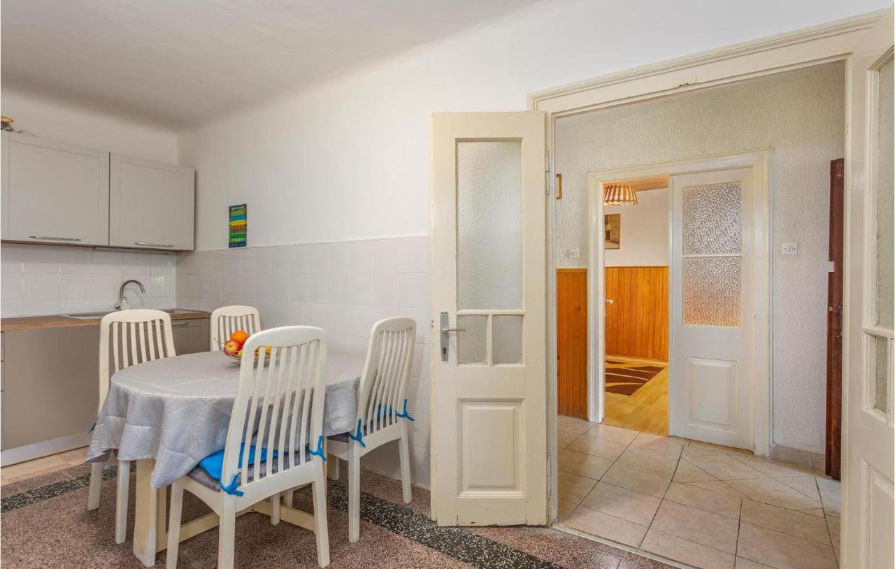 Cozy Home In Omisalj With Kitchen Экстерьер фото