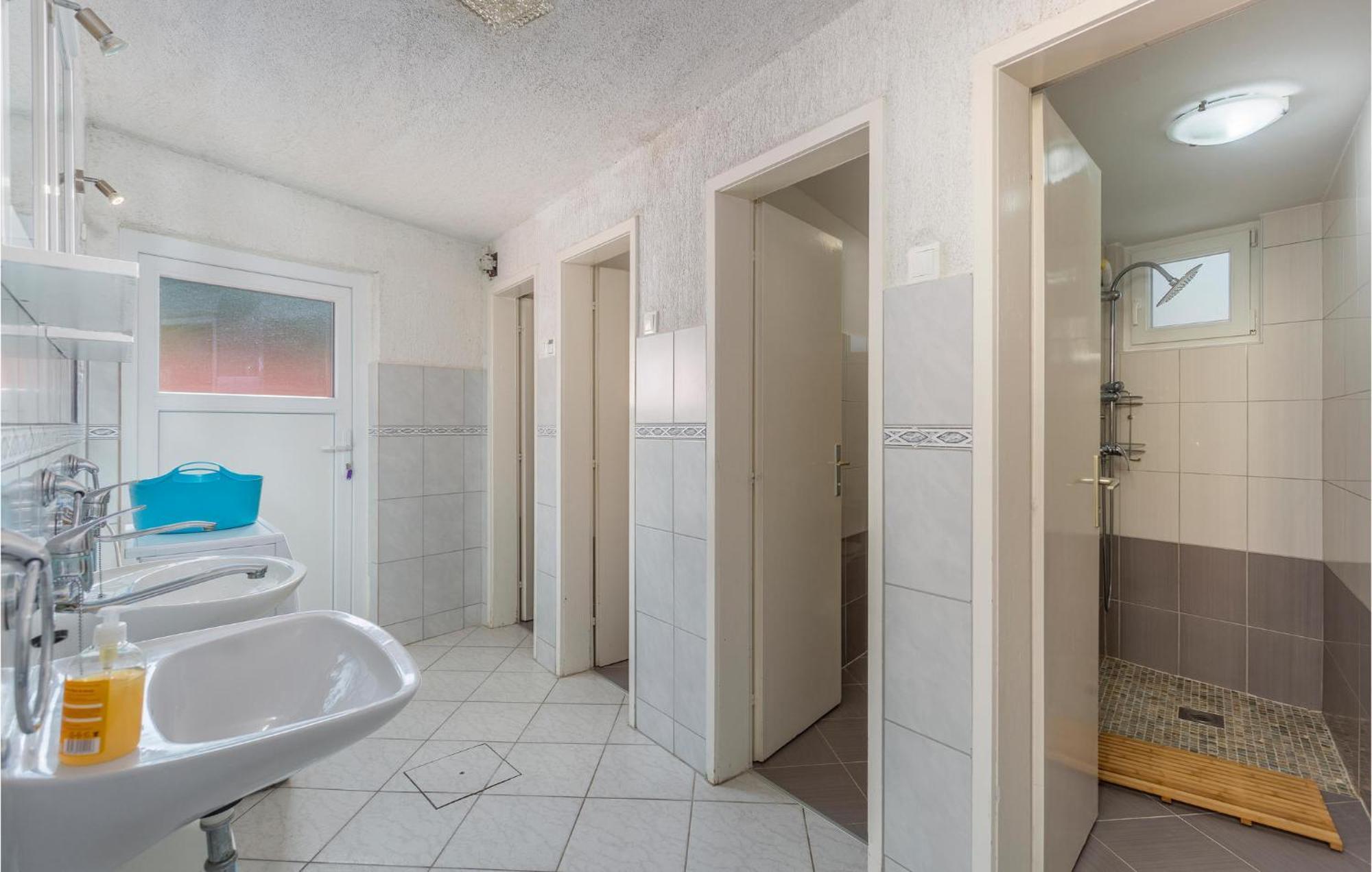 Cozy Home In Omisalj With Kitchen Экстерьер фото